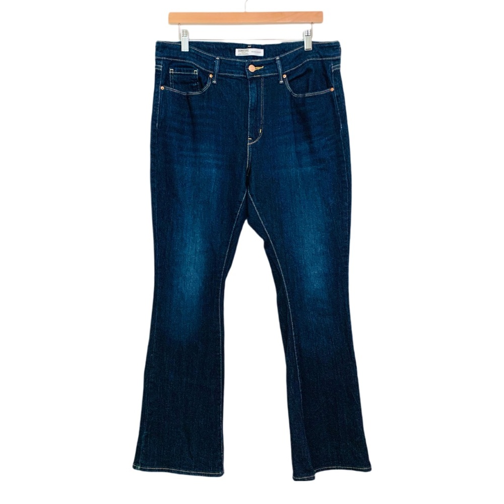 Signature Levi Strauss Women’s Mid-Rise Bootcut Jeans Dark Wash Size 31